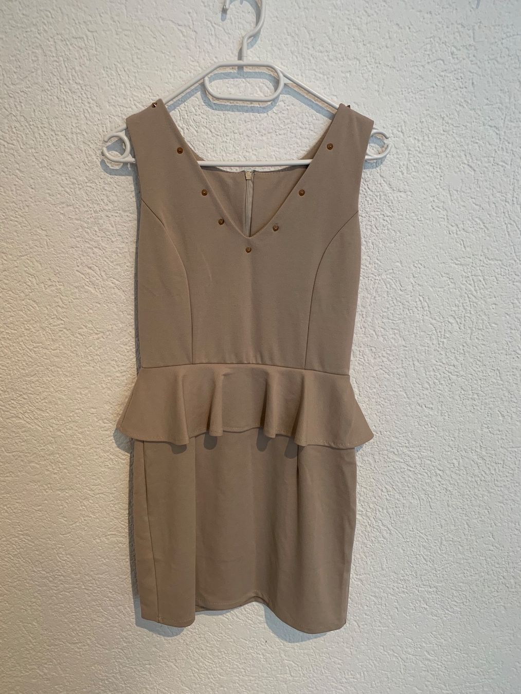 Vestiti: Kleid Beige Nieten Gold Gr. S – Usato da Fislisbach venduto da KolibriSecondhand