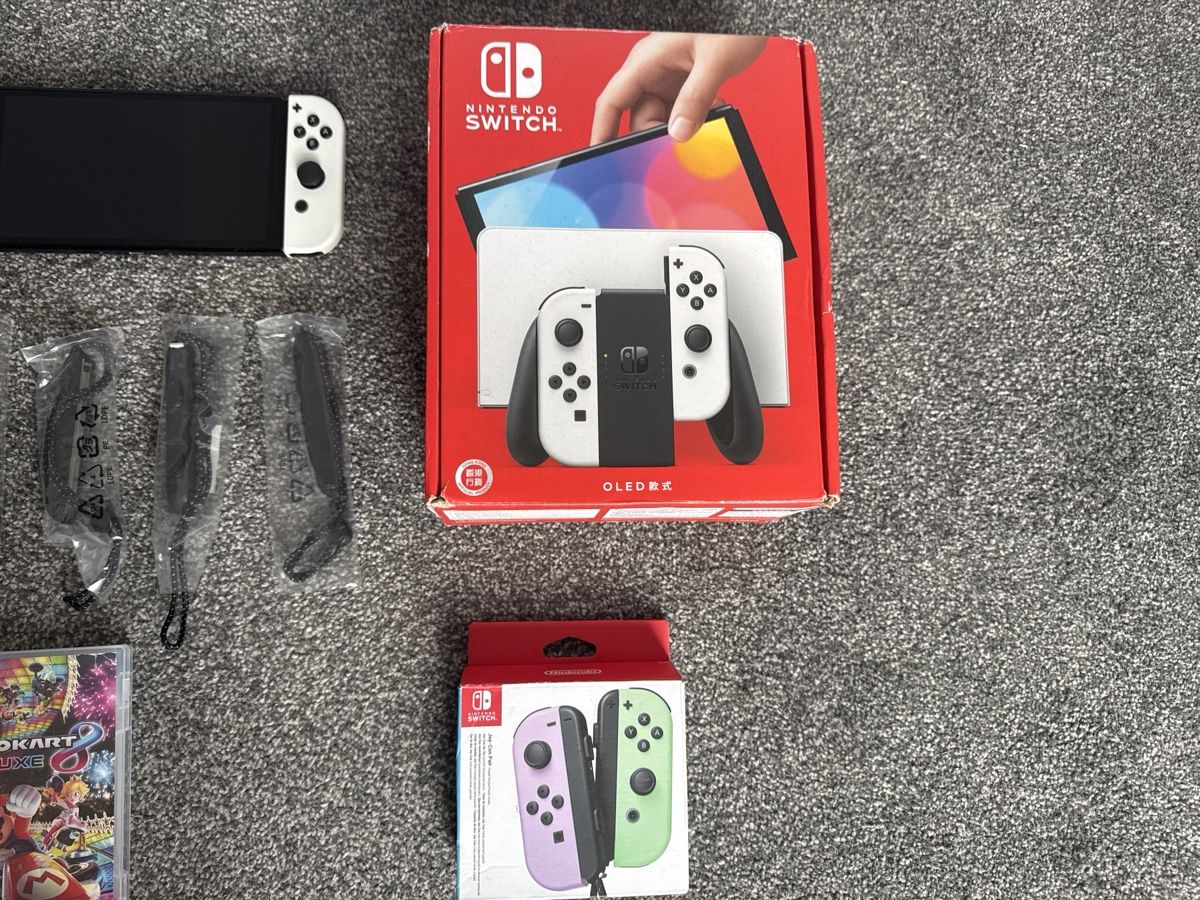 Nintendo Console: Nintendo Switch OLED mit 4 joycons + Mariokart 8 – Usato da Oberuzwil venduto da YoungDusty 4