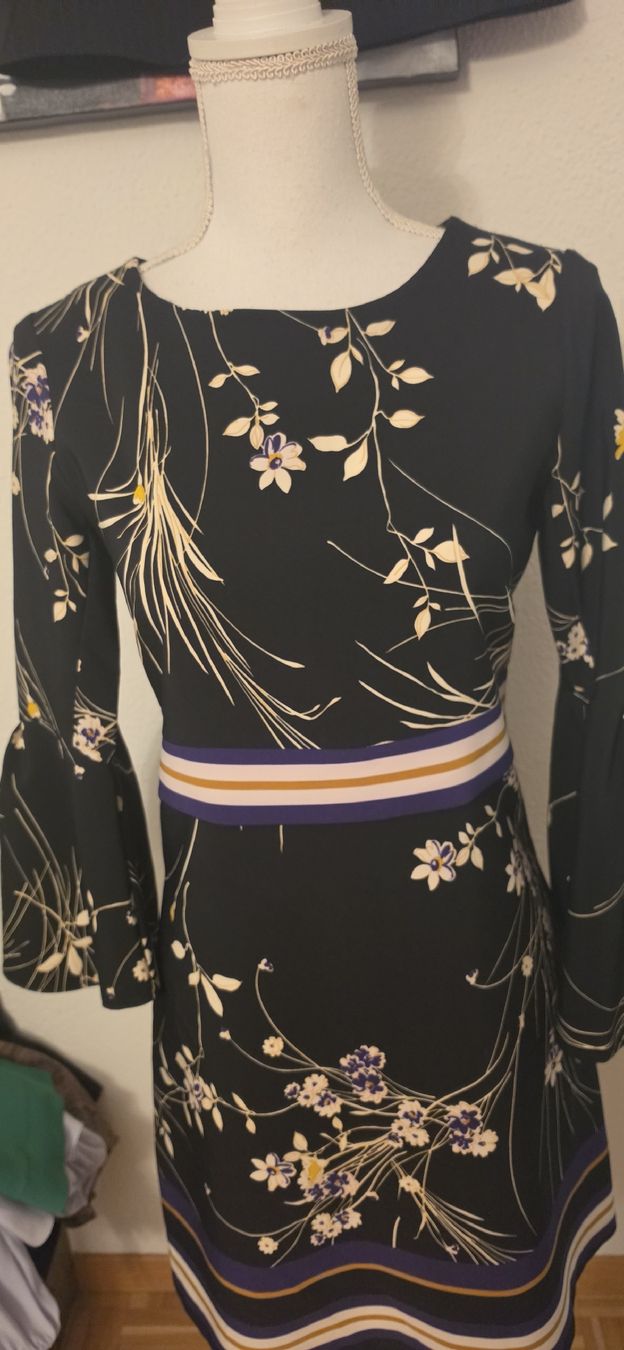 Vestiti: Kleid Rinascimento Gr 36 – Usato da St. Gallen venduto da mania03 1