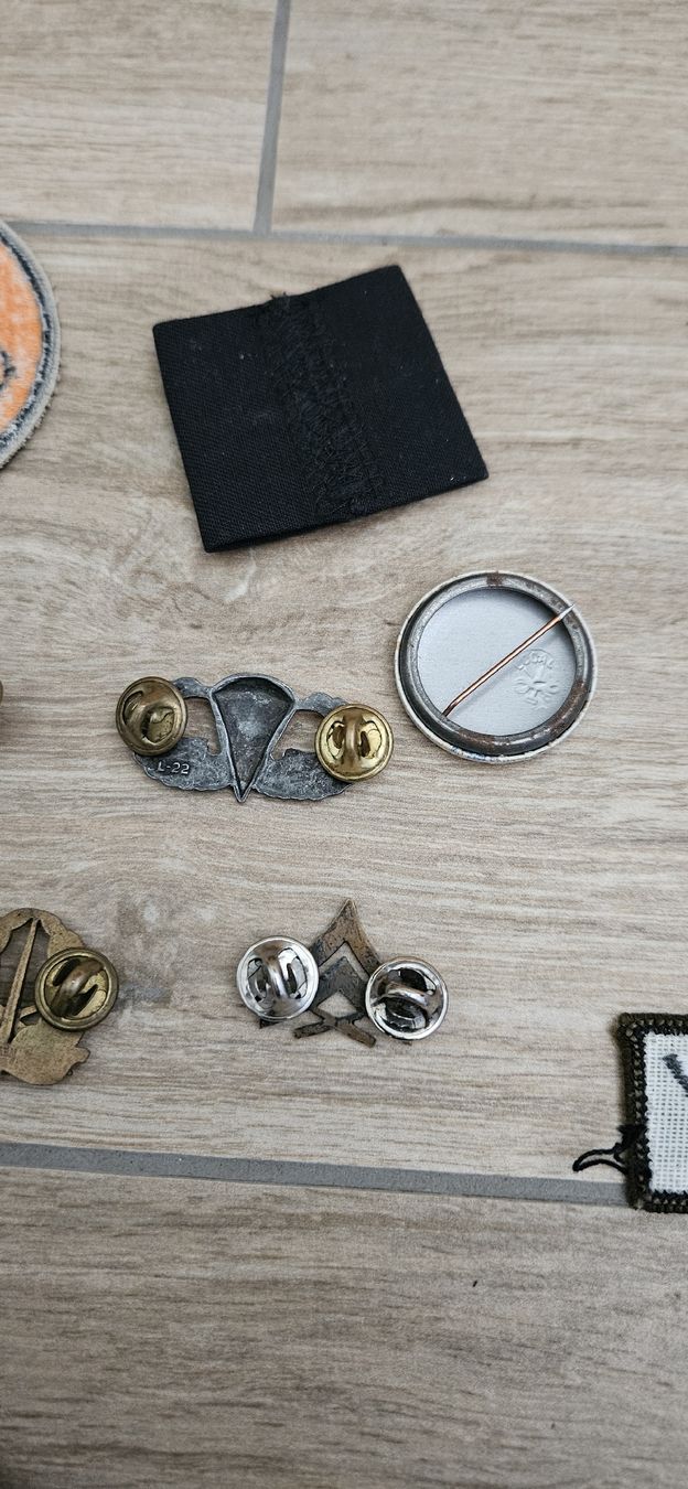 Placchette & Badge: lot insignes et pin's divers US et divers – Usato da Venthône venduto da piz_py9h 6