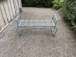 Schöner Bank aus Metall
