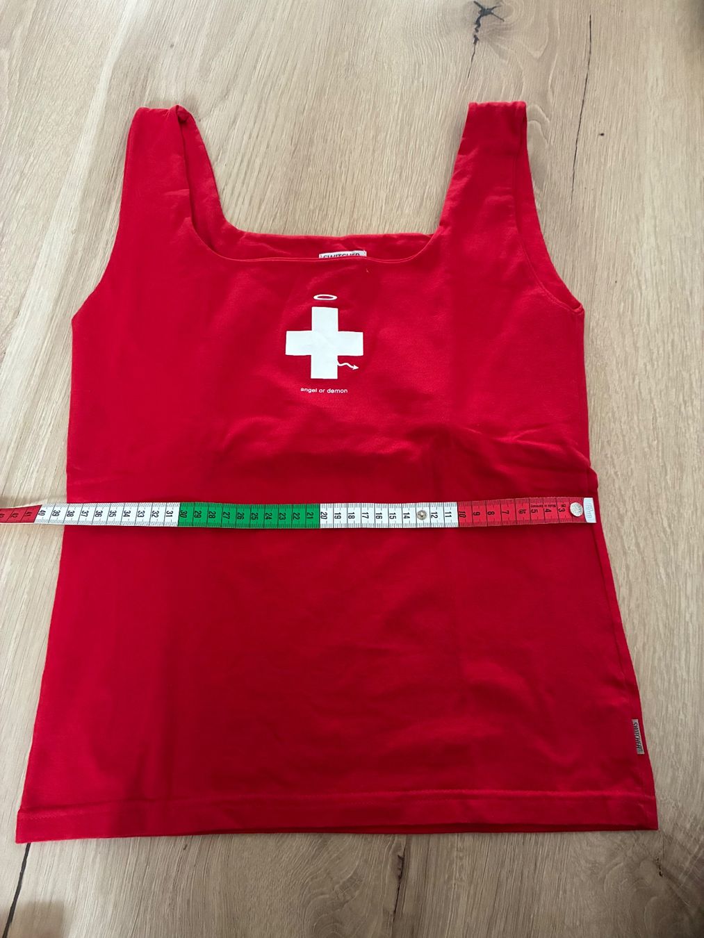 Top: rotes Top mit Schweizer Kreuz Grösse XL – Usato da Winikon venduto da winikon 1