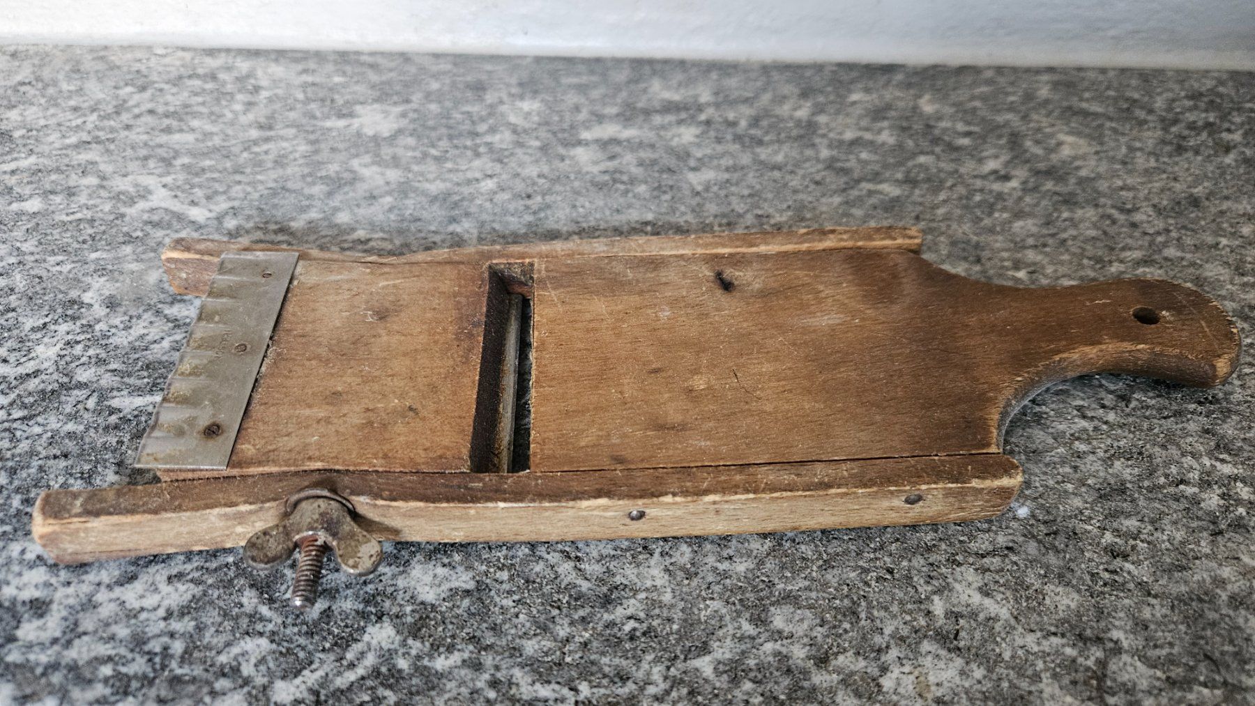 Elettrodomestici da cucina: Vecchia grattugia in legno – Usato da Melano venduto da H-Sara 1