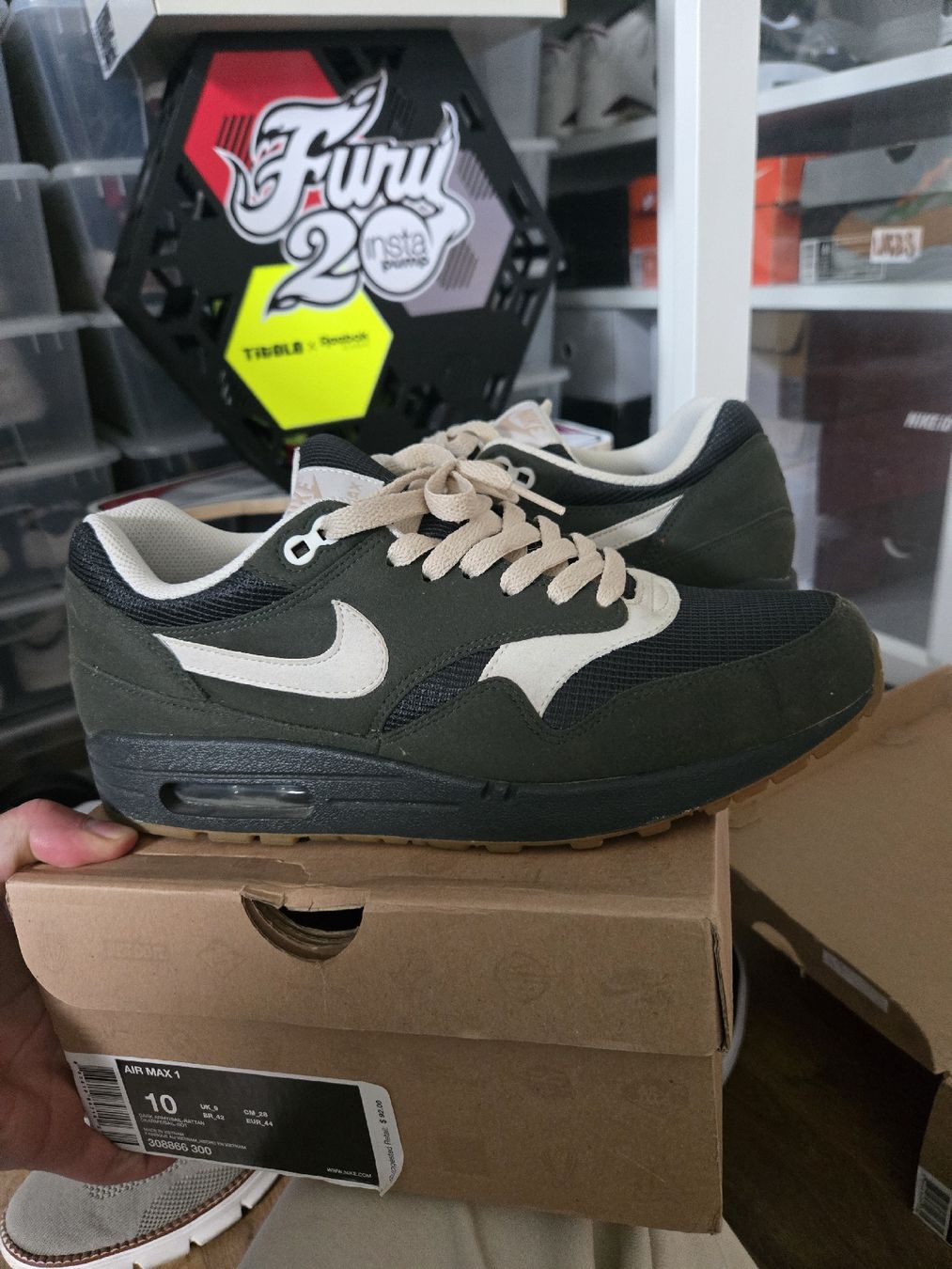 Nike Scarpe da uomo: Nike Air Max 1 x Dark Army 2010 – Usato da Thun venduto da Snkrfrkr