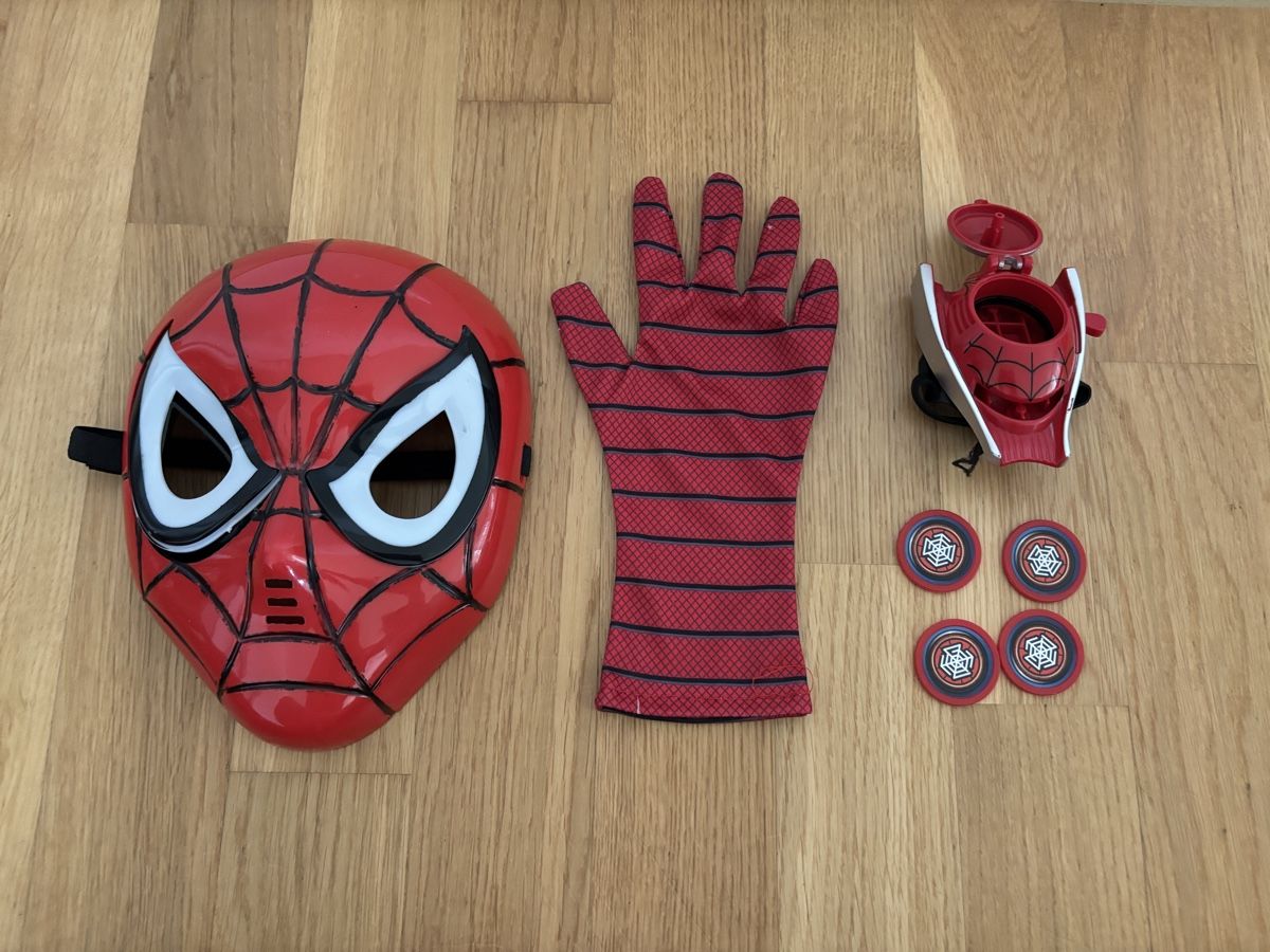 Costumes: Spiderman & Ironman light-up mask and accessories – D'occasion à Würenlos par sue_wp8k 5