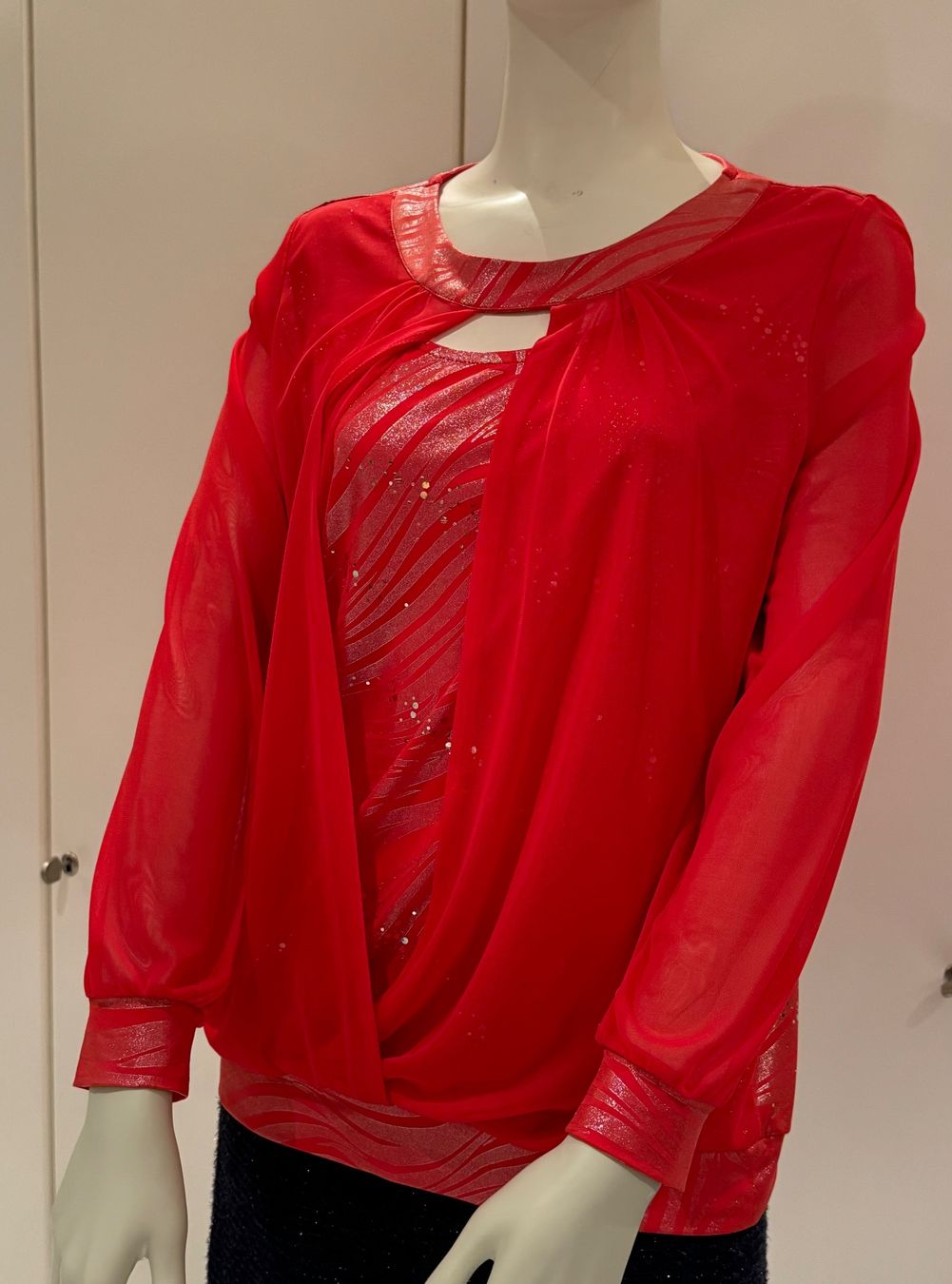 Blusen: Ravissante blouse de soirée rouge 40 – Neu (gemäss Beschreibung) aus Genève von fto_sz8d 2