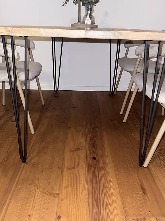 Tables: Esstisch 140 cm – Neuf avec emballage d'origine à Boltigen par evelyne.bieri20 2