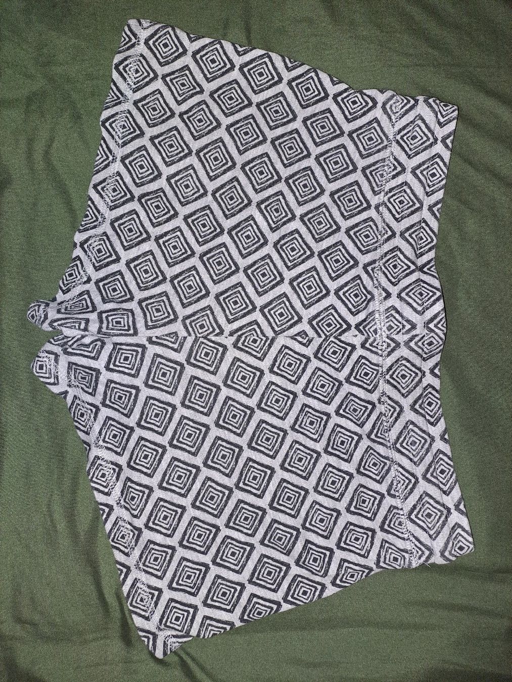 Lotti di vestiti: Damen Shorts 3er Pack Grösse S/M – Usato da Basel venduto da Allerleiii 1