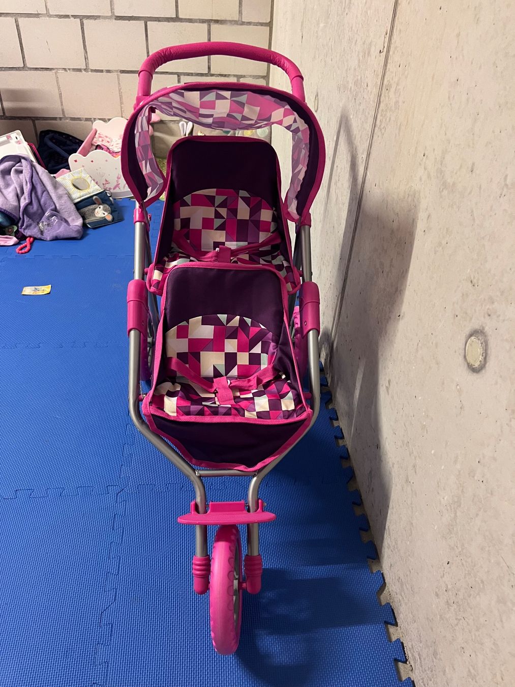 Puppenwagen: Zwillingspuppenbuggy pink – Gebraucht aus Büren an der Aare von fogo83 1