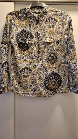 Chemise Zara imprimée avec poches à l'avant 