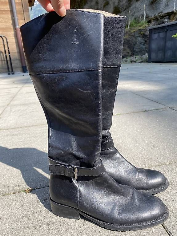 Scarpe da donna: Bottes en cuir noir. Taille 35 – Usato da Les Acacias venduto da iguillermin
