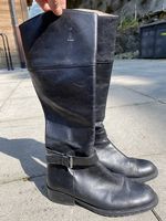 Bottes en cuir noir. Taille 35