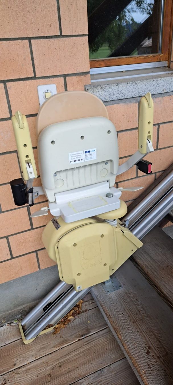 Attrezzature mediche: Treppenlift Rigert – Usato da Mamishaus venduto da Daniel49 2