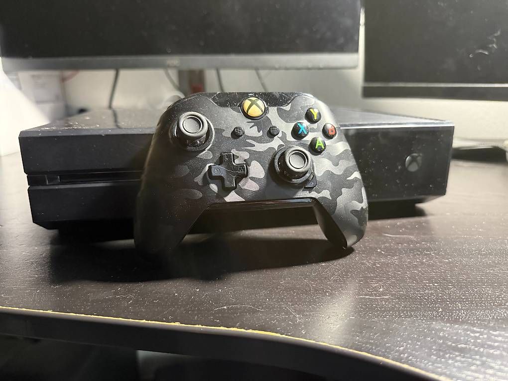 Konsolen: Xbox One d'occasion + manette – Gebraucht aus Ecublens VD von Ozanorback 1