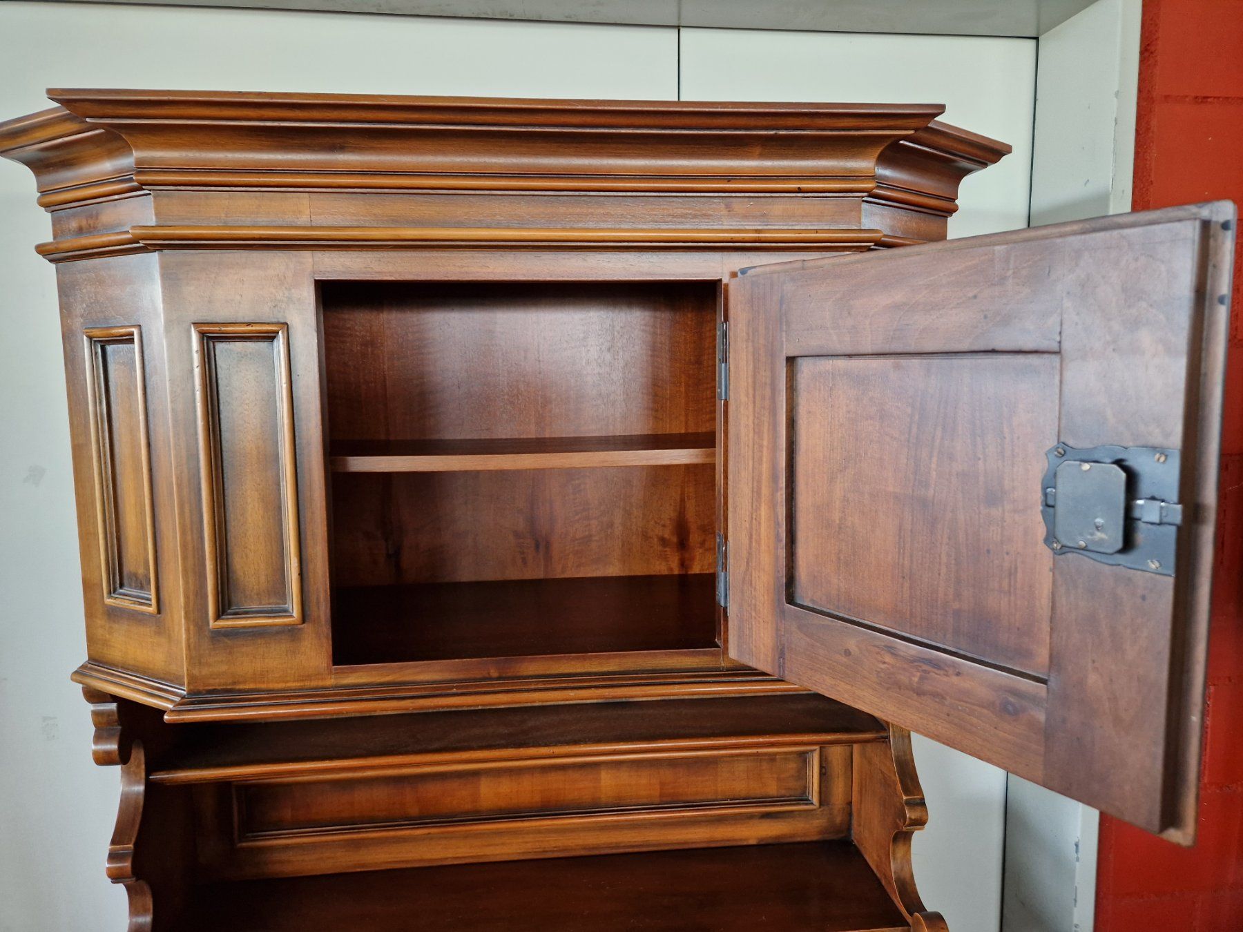 Credenze: Excellentes Buffet Bauernbuffet Wohnwand 90 X 43 X 188 hoch – Usato da Wädenswil venduto da verebe 2