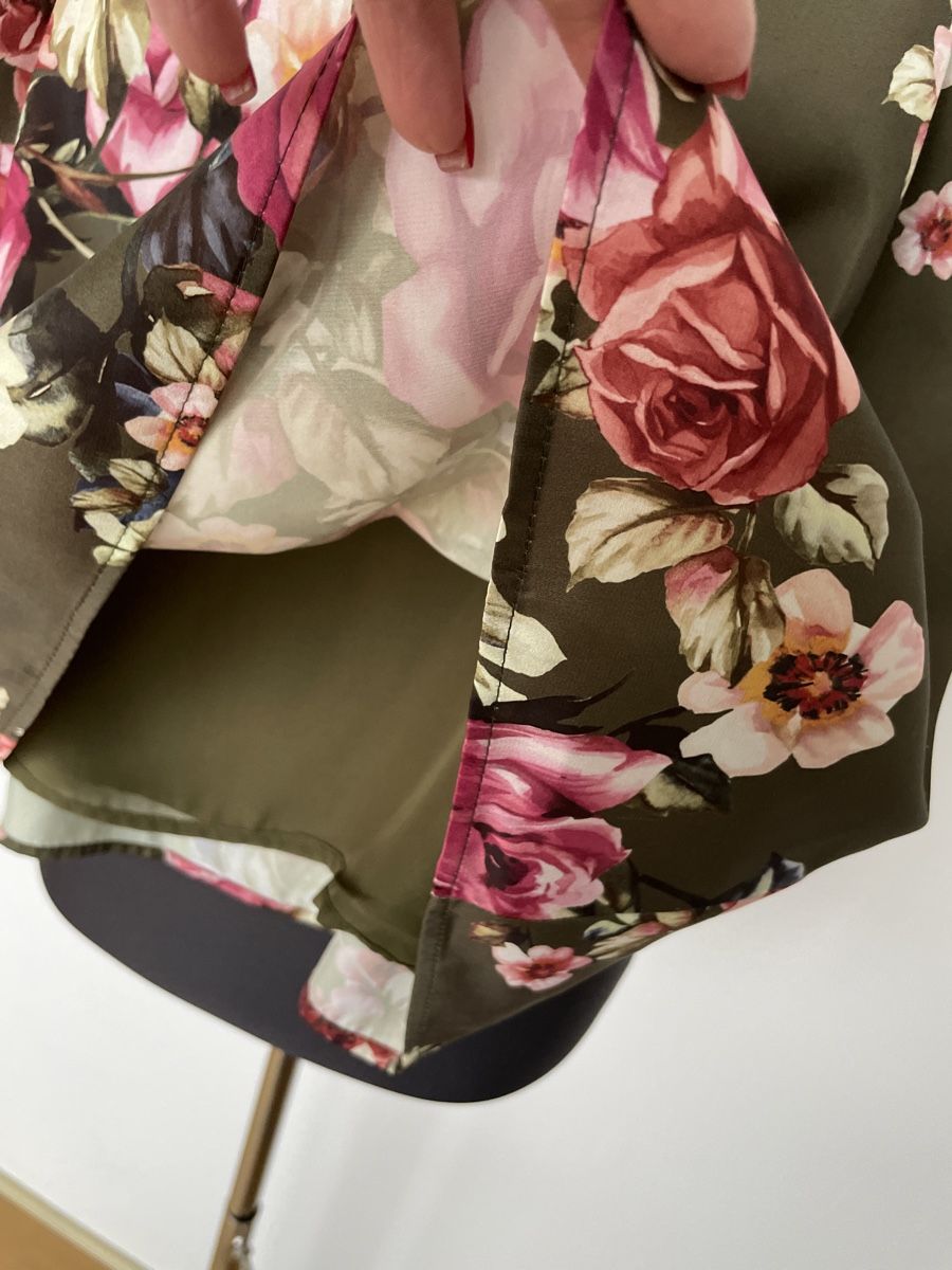 Tops: Blumiges Top in Khaki Gr. S – Gebraucht aus Grenchen von M_ina 1