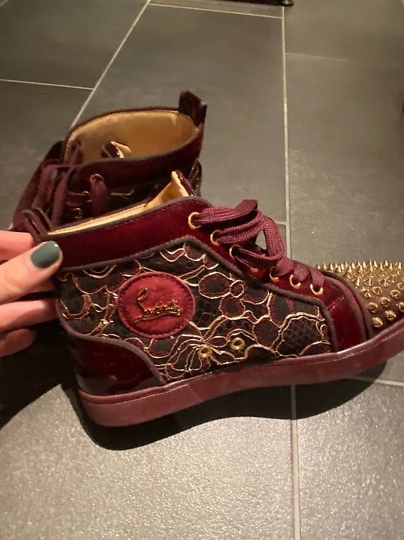 Damenschuhe: Louboutin Sneaker Gr. 39 – Gebraucht aus Rümlang von NeomiM