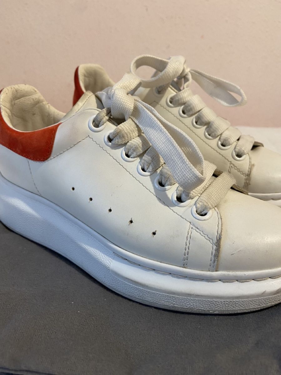 Alexander Mcqueen Damenschuhe: Baskets Alexander McQueen blanches et rouges à moitié prix ! – Gebraucht aus Chêne-Bougeries von sor_9rzp 4