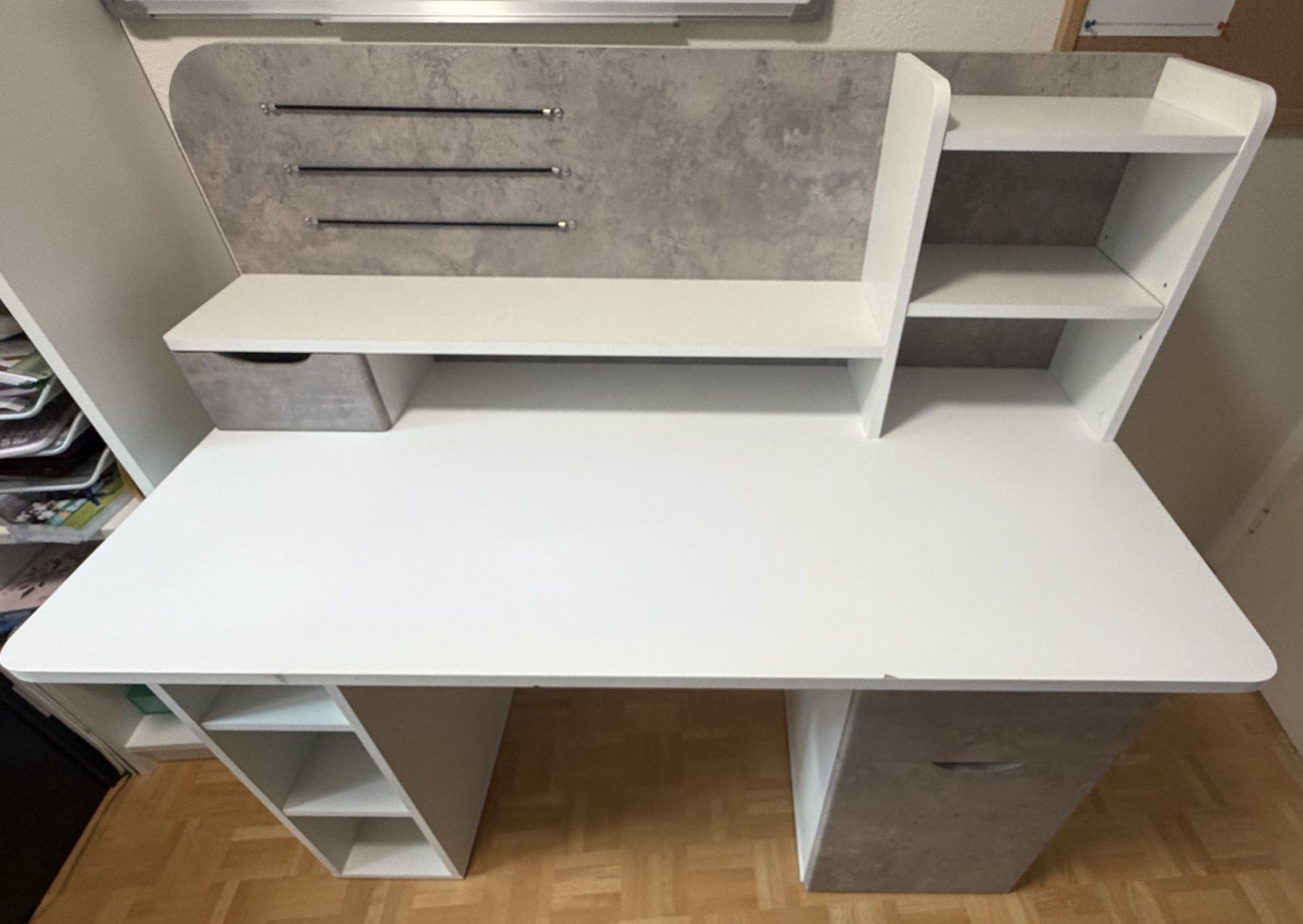 Conforama Schreibtische: Schreibtisch weiss/grau mit Stauraum – Gebraucht aus Ennetmoos von berg2011 2