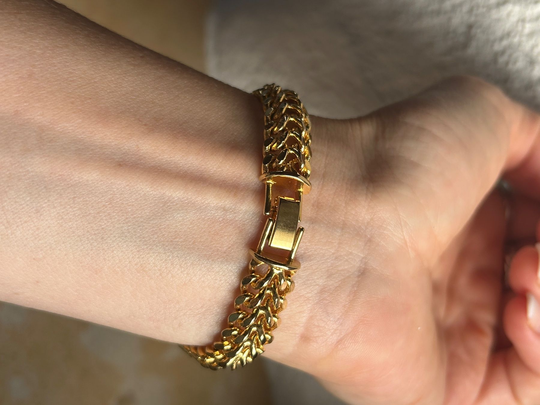 Bracciali & Braccialetti: Goldfarbenes Armband, Modeschmuck, neuwertig – Usato da Laufen venduto da belleskulptur 4