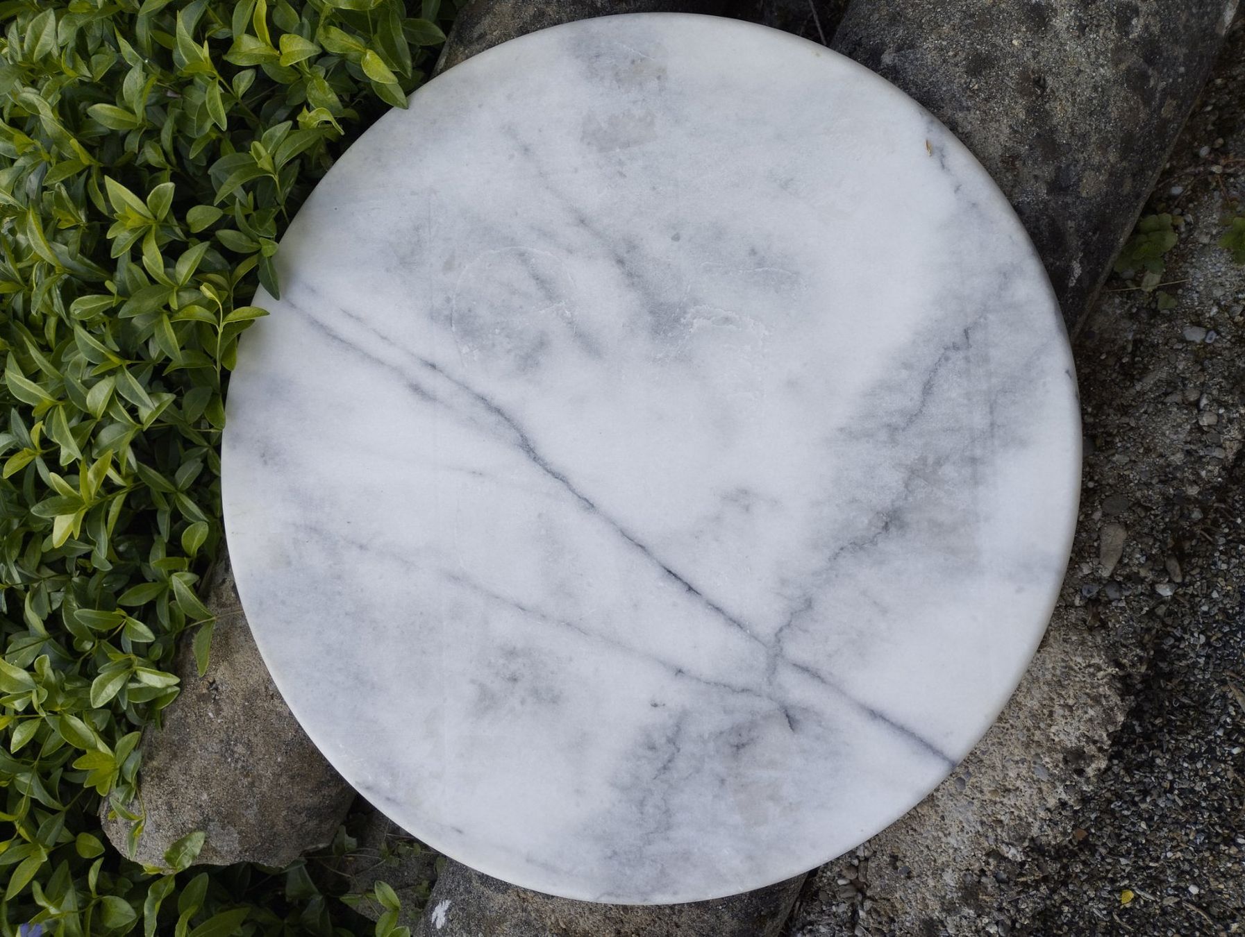 Piatti di portata: Marmor Tischplatte, antik, Durchmesser 50cm – Usato da Ostermundigen venduto da Dinge1