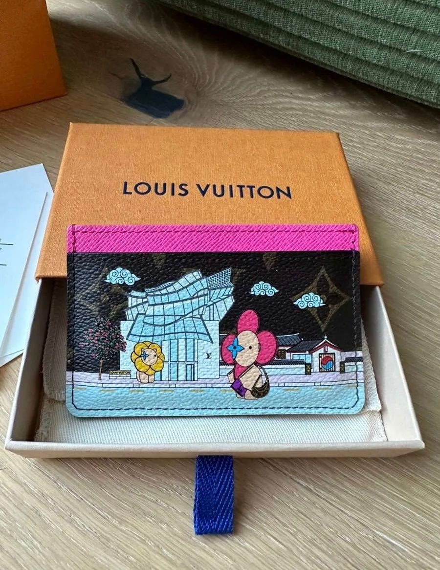 Louis Vuitton Altro in  Abbigliamento & Accessori: Louis Vuitton Vivienne Holiday Kartenetui – Nuovo (secondo la descrizione) da Triesen venduto da atos87