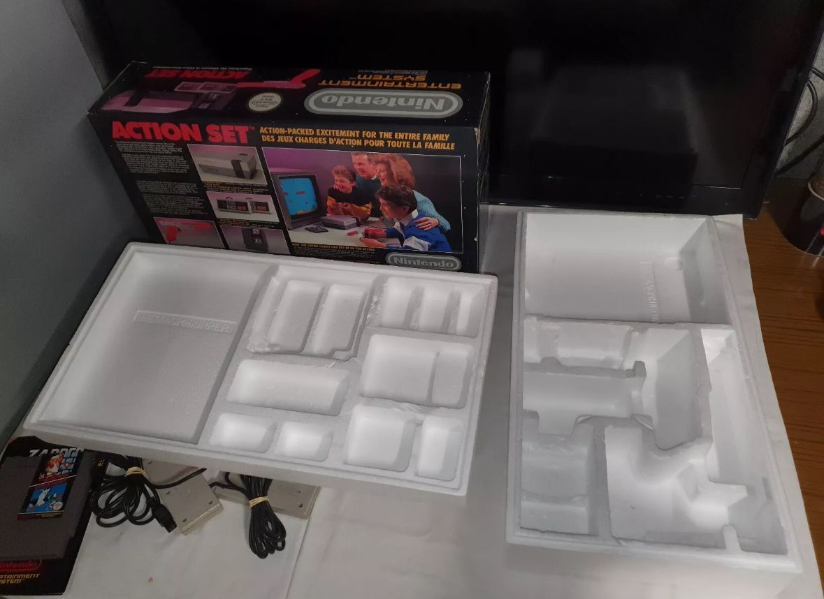 Nintendo Console: console nintendo nes pack action set en boite avec zapper – Usato da Lausanne venduto da sauvezretrogames 2