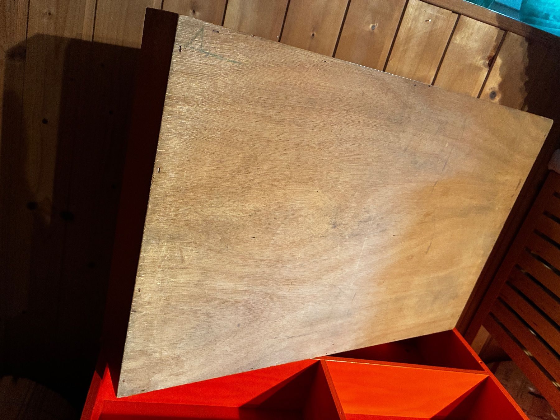 Regale: Holzkasten mit vier Fächern orange – Gebraucht aus Balsthal von Renalisa 1