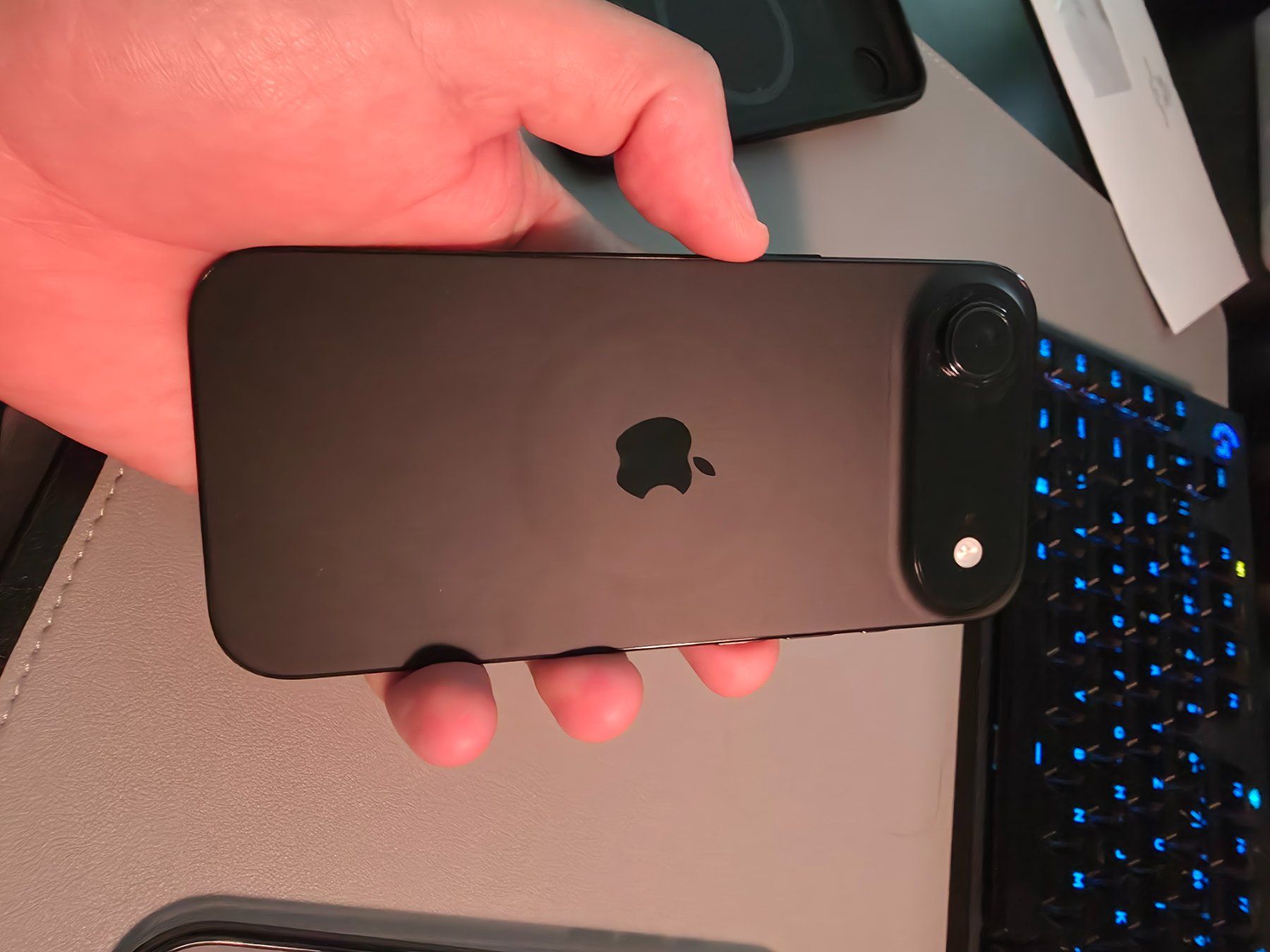 Apple Telefoni cellulari / Smartphones: Iphone Air 256GB, Batterie bei 100%, 42 ladezyklen – Nuovo (secondo la descrizione) da Zürich venduto da Flex111 2