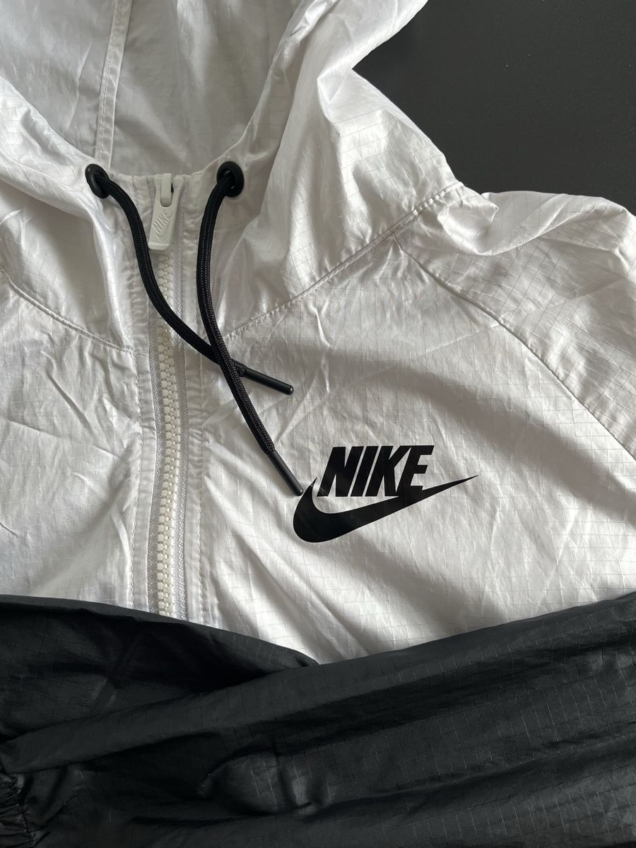 Nike Giacche: Veste Nike – Usato da Lutry venduto da meg_pk9l 1