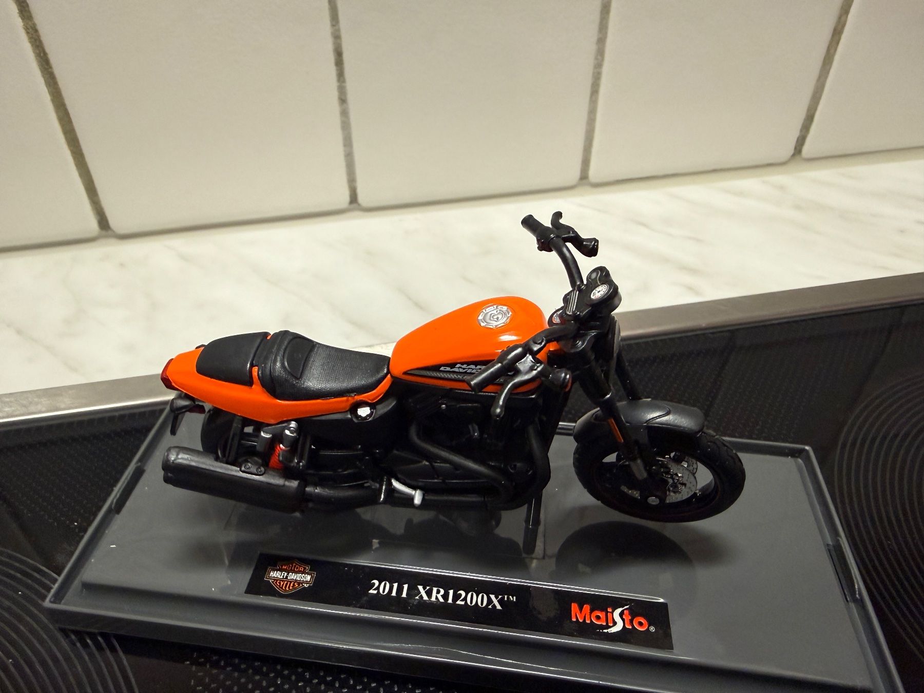 Maisto Voitures modèles: Harley Davidson 2011 XR 1200X orange 1/18 – Neuf avec emballage d'origine à Messen par Versber 1