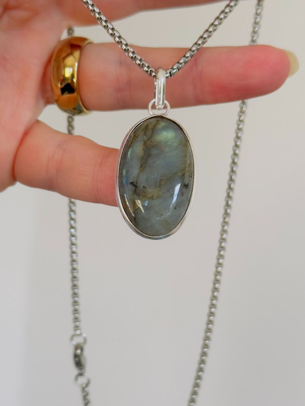 Ketten: Fashionable labradorite necklace – Neu und originalverpackt aus Genève von AGBERG 2