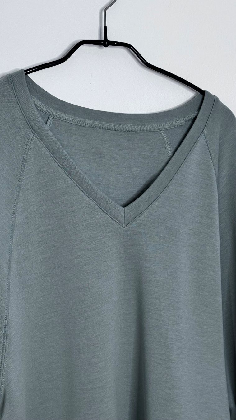 Maglioni & Felpe: Sweatshirt mit V-Ausschnitt – Nuovo (secondo la descrizione) da Mörschwil venduto da Mirka019 6