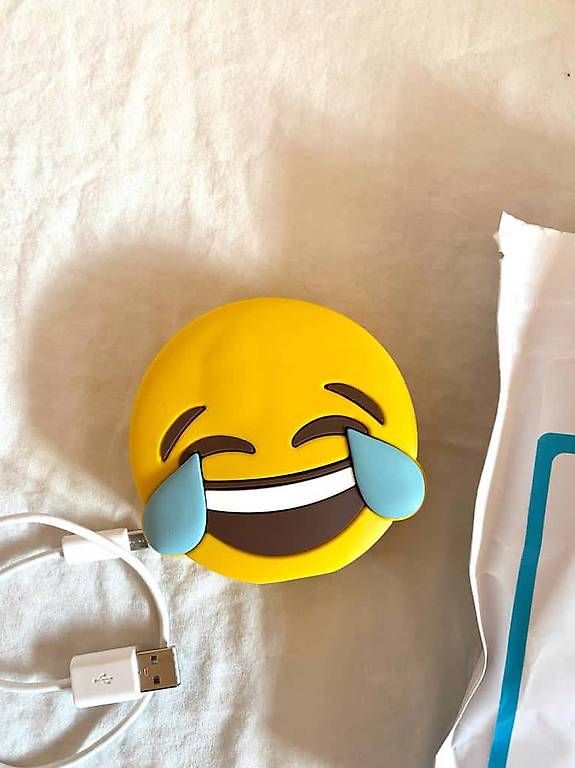 Caricabatterie: Chargeur portable Smilie (iPhone) – Usato da Montreux venduto da dan_g5wm 1