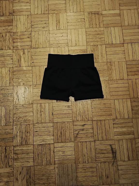 Pantaloni: H&M Move Sports Hotpants – Usato da Zürich venduto da ste_hv76