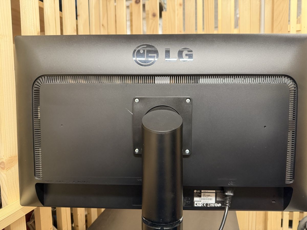 LG Monitore: LG 27mu67-B – Gebraucht aus Kriens von luka.p 2