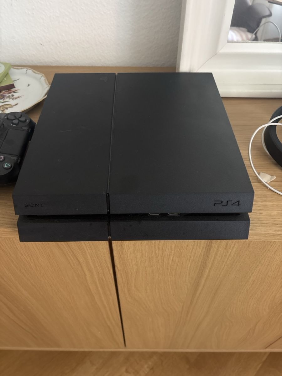 Sony Konsolen: Playstation 4 Console with Controller Good Condition – Gebraucht aus Zürich von alo_tx9x 1