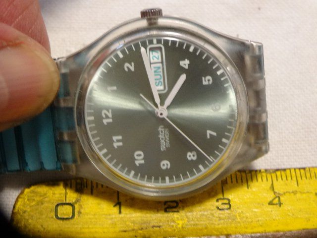 Swatch Montres: S-WATCH HERREN UHR,QUARTZ.SWISS MADE.TAG.DATE.LÄÜFT – D'occasion à zürich par ahmad01 4