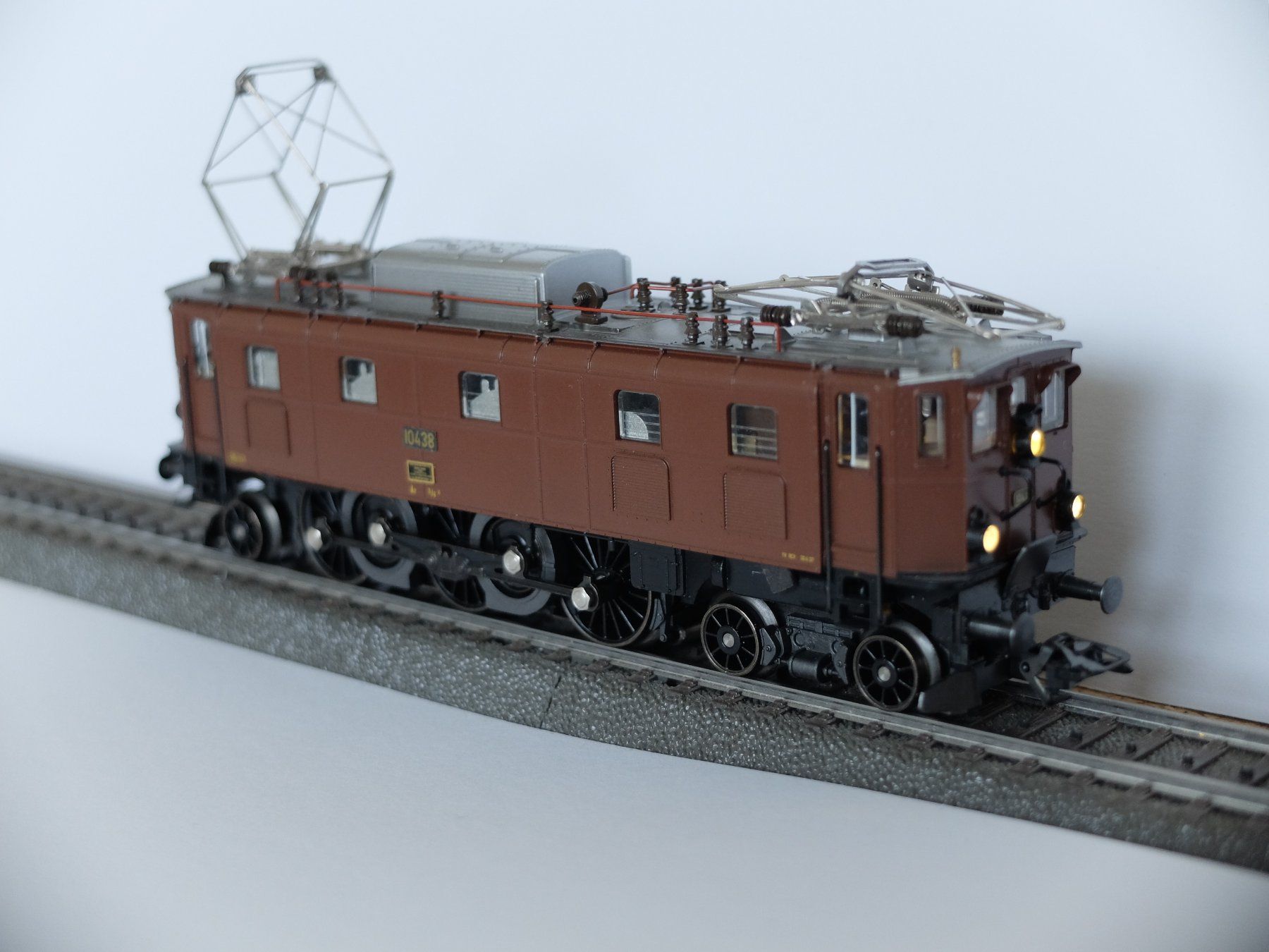 Märklin Modelleisenbahnen: Märklin Ae 3/6 II braun – Gebraucht aus Aegerten von Alfmann