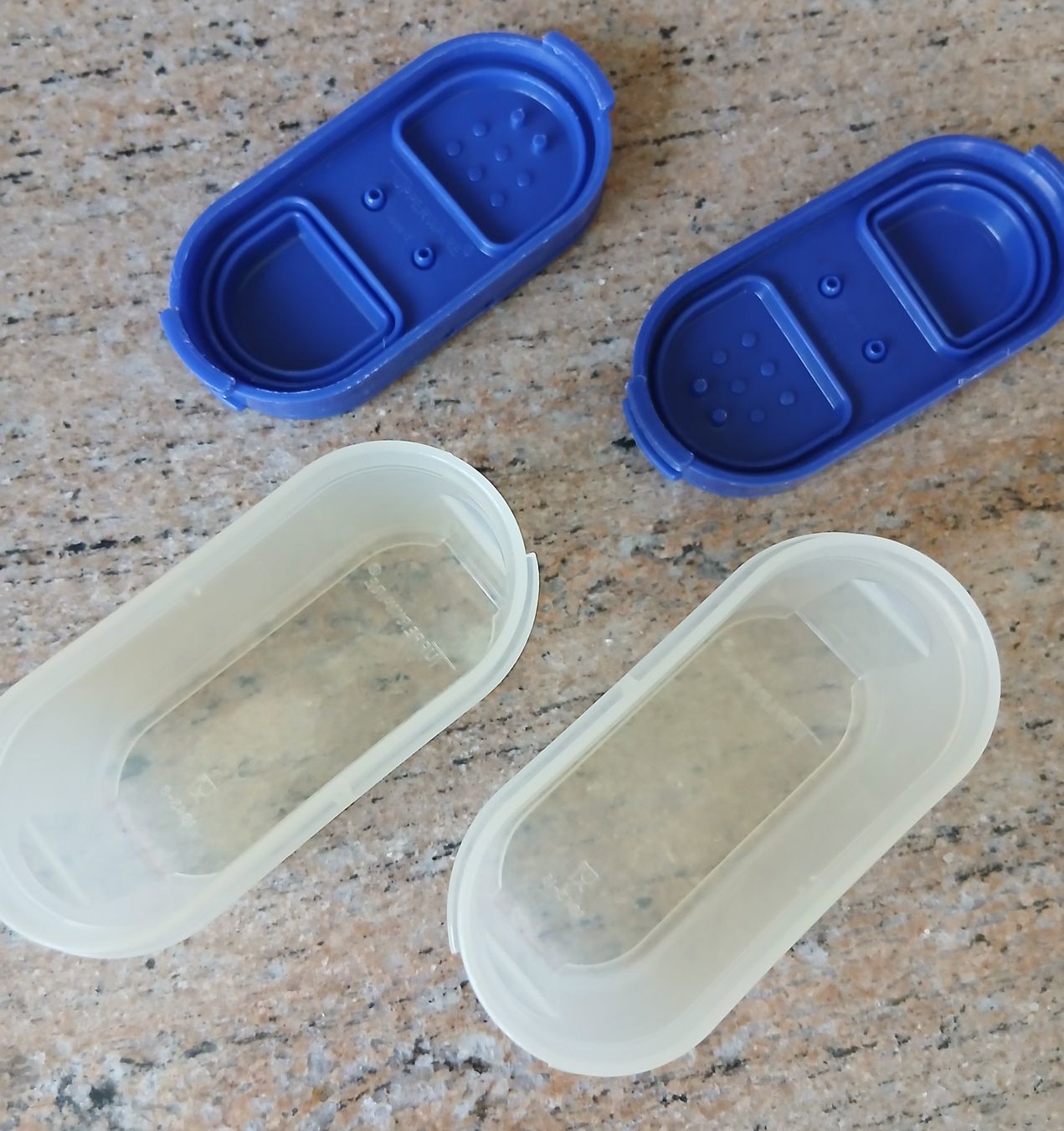 Tupperware Contenitori & Simili: 2 Stk. Tupperware Gewürzstreuer klein – Usato da Flawil venduto da Lakota22 2