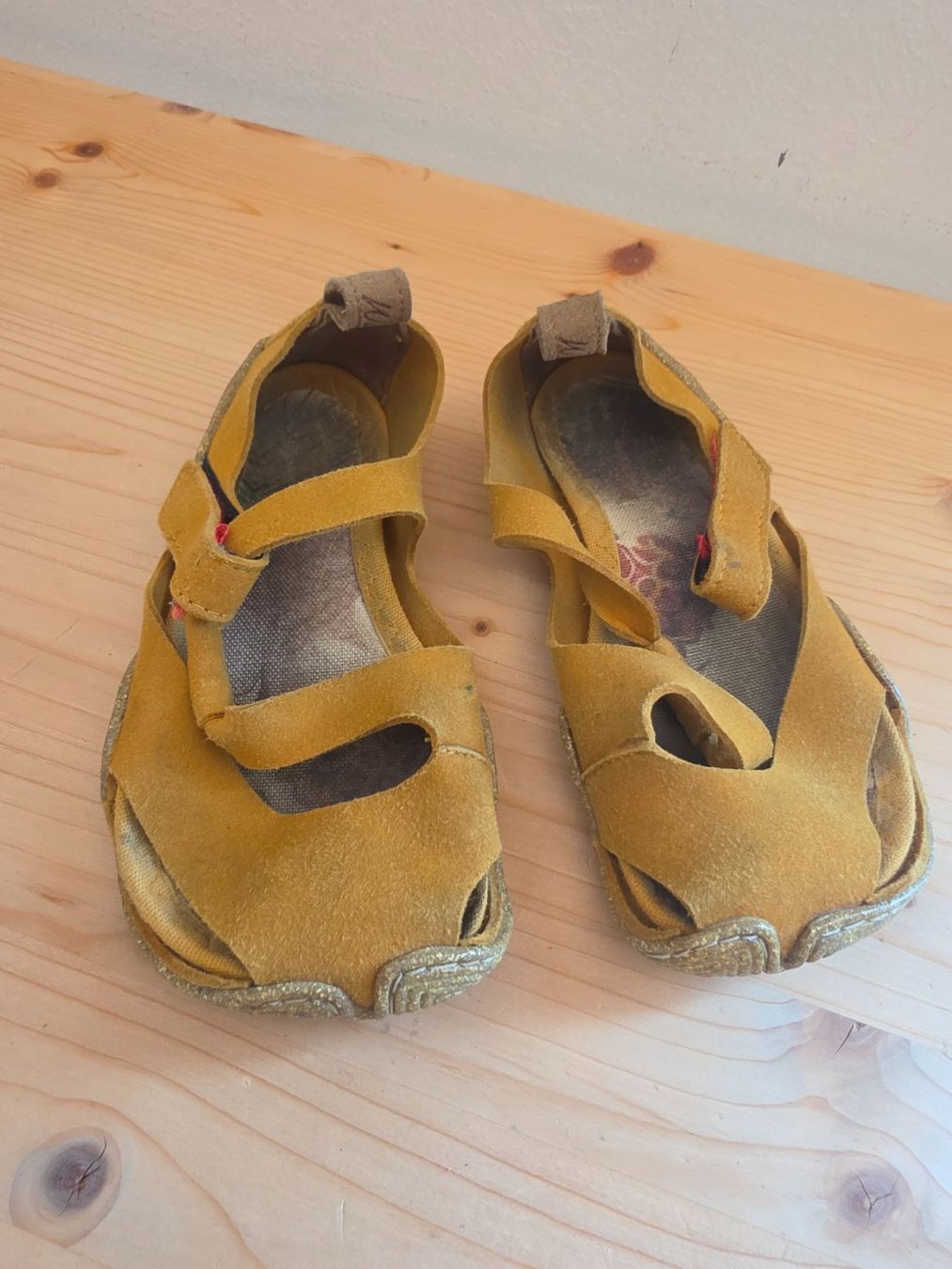 Wildling Schuhe für Jungen: Wildlinge Feder Ocker – Gebraucht aus Frauenfeld von mk8_v75w 1