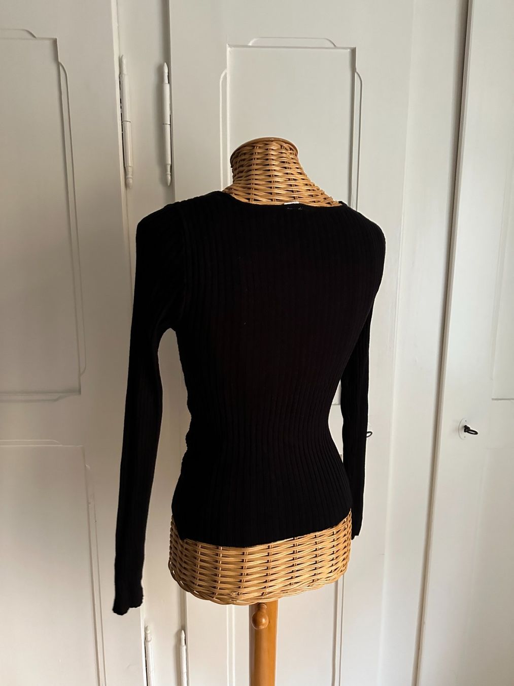 H&M Pulls & Sweat-shirts: Strickpullover schwarz in Wickeloptik S – D'occasion à Zürich par Diazaio 2