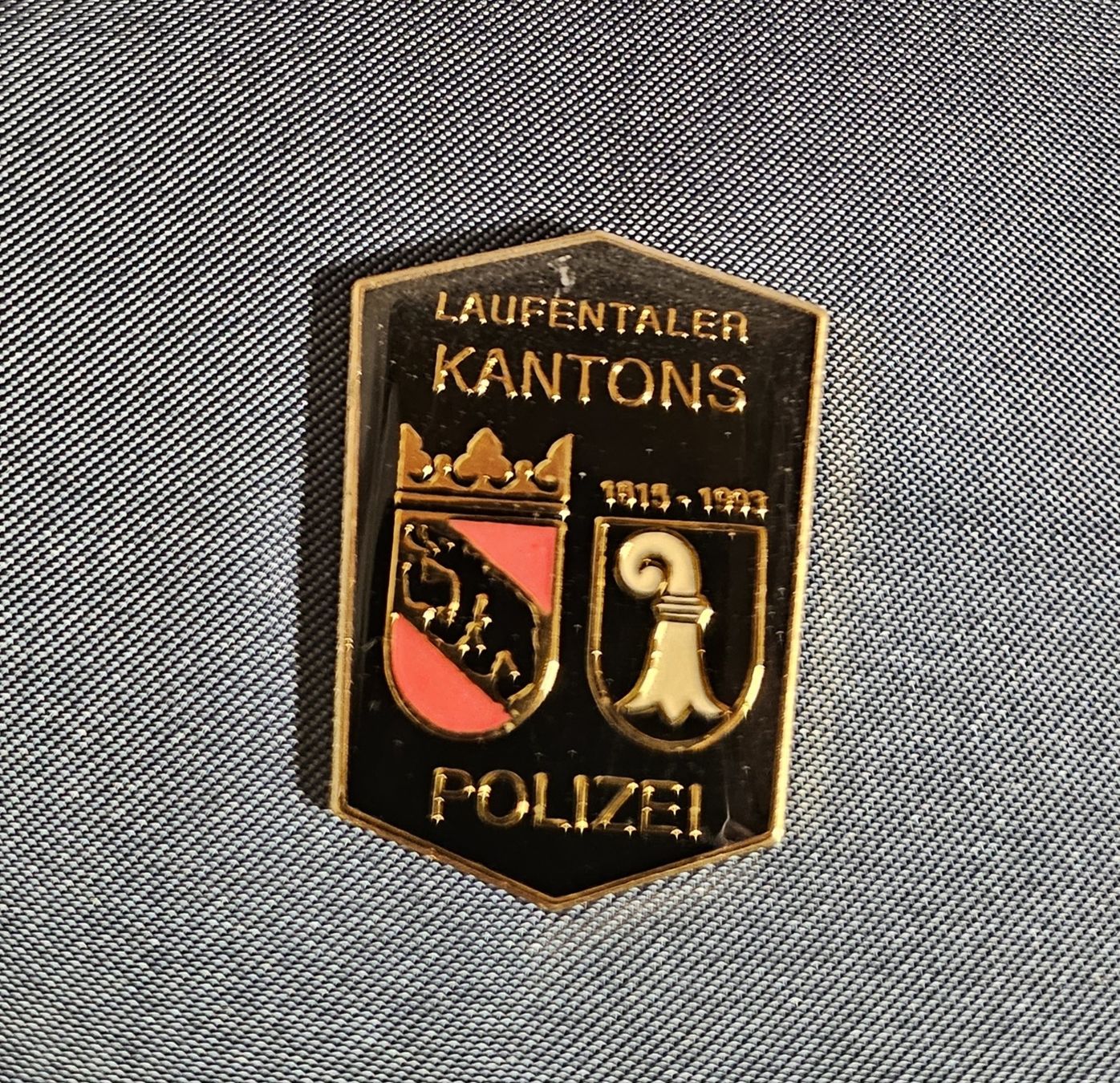Placchette & Badge: Laufentaler Kantons Polizei Bern Pin – Nuovo (secondo la descrizione) da Münchenbuchsee venduto da Yannikfero