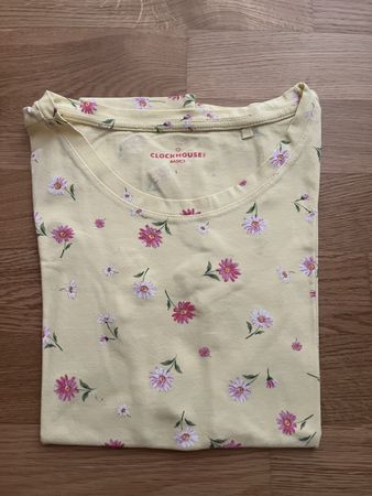 geblümtes T-Shirt