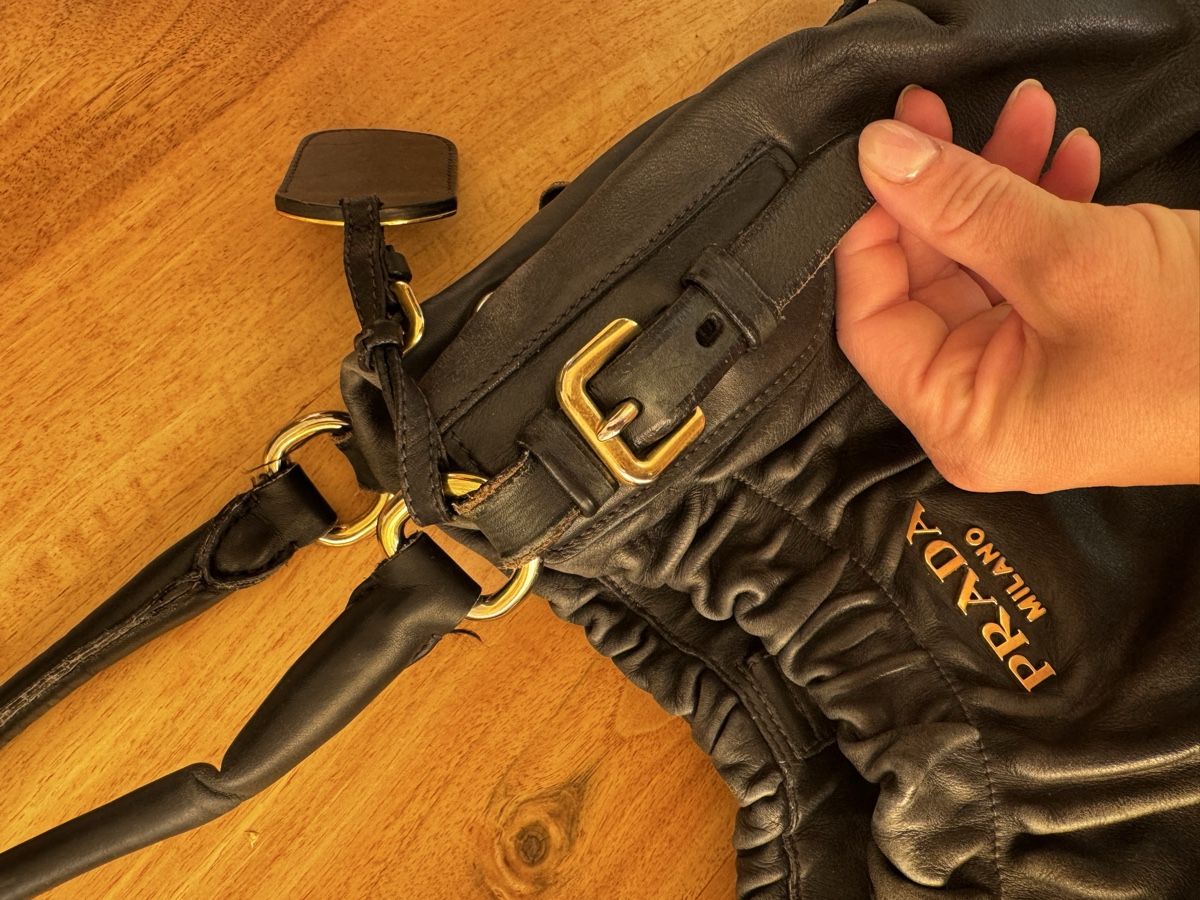 Prada Borse da donna: Schwarze Leder Prada Tasche Gold Hardware – Usato da Zürich venduto da juliajuliuscesar 7