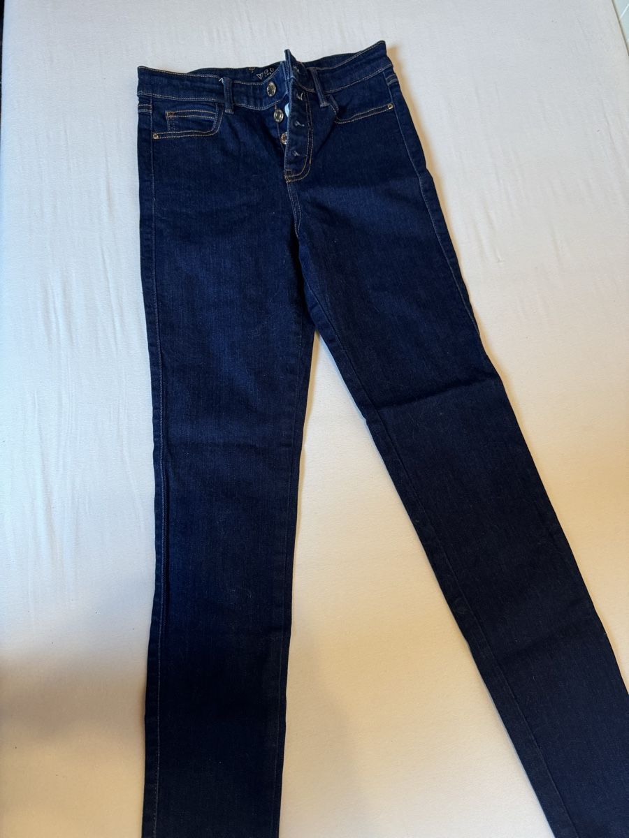 Guess Jeans: Jeans guess  – Nuovo (secondo la descrizione) da Blonay venduto da Celuna