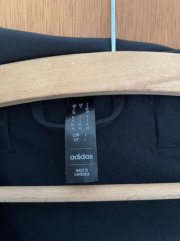Giacche: Adidas Trainings-Jäckli Grösse S.  – Usato da Lenzerheide/Lai venduto da didi_84 2