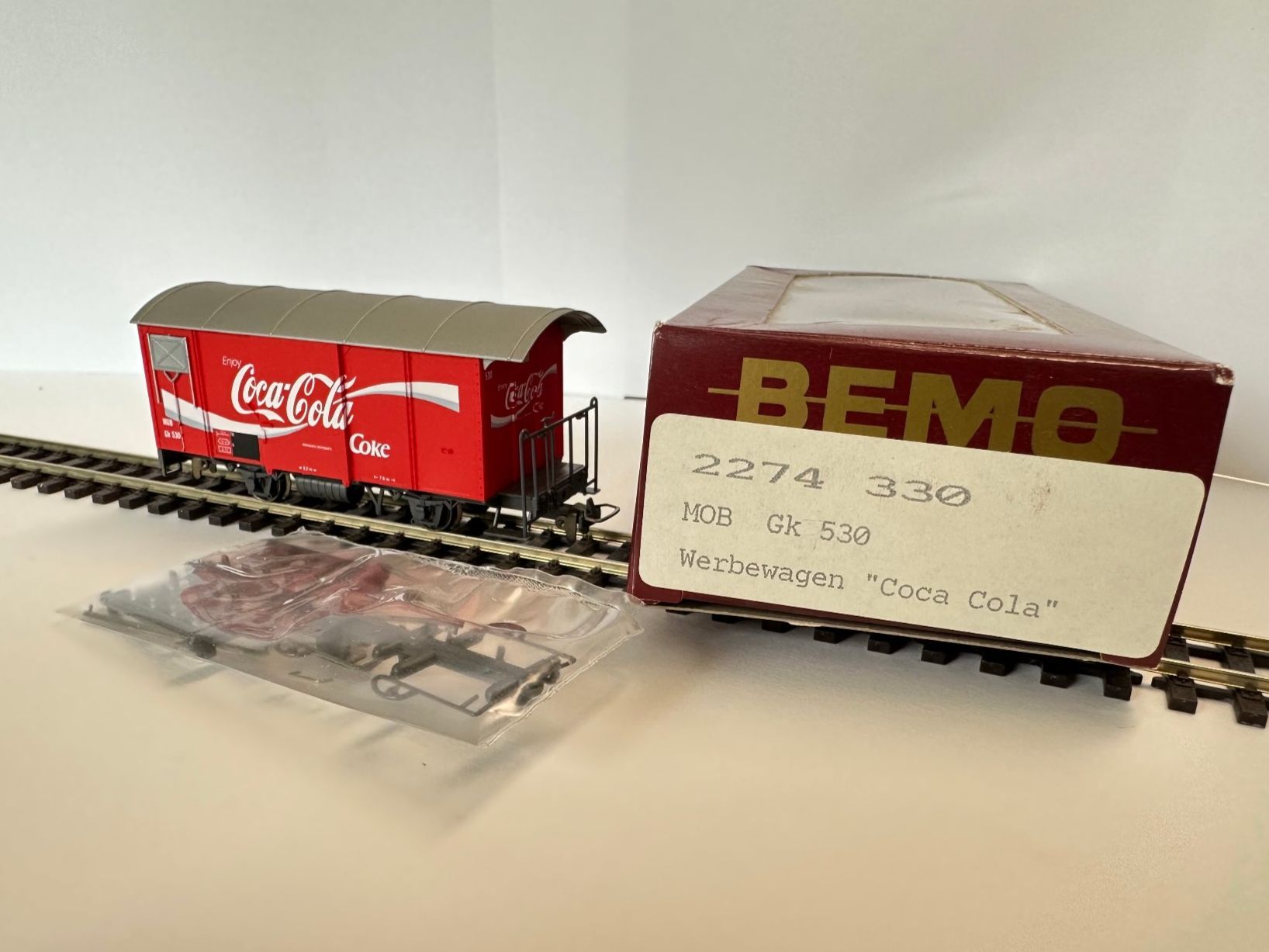 Bemo Modellini di ferrovie: Bemo - MOB Gk 530 - Gedeckter Güterwagen "Coca Cola" – Nuovo e nell'imballaggio originale da Domat/Ems venduto da mmx4001 2