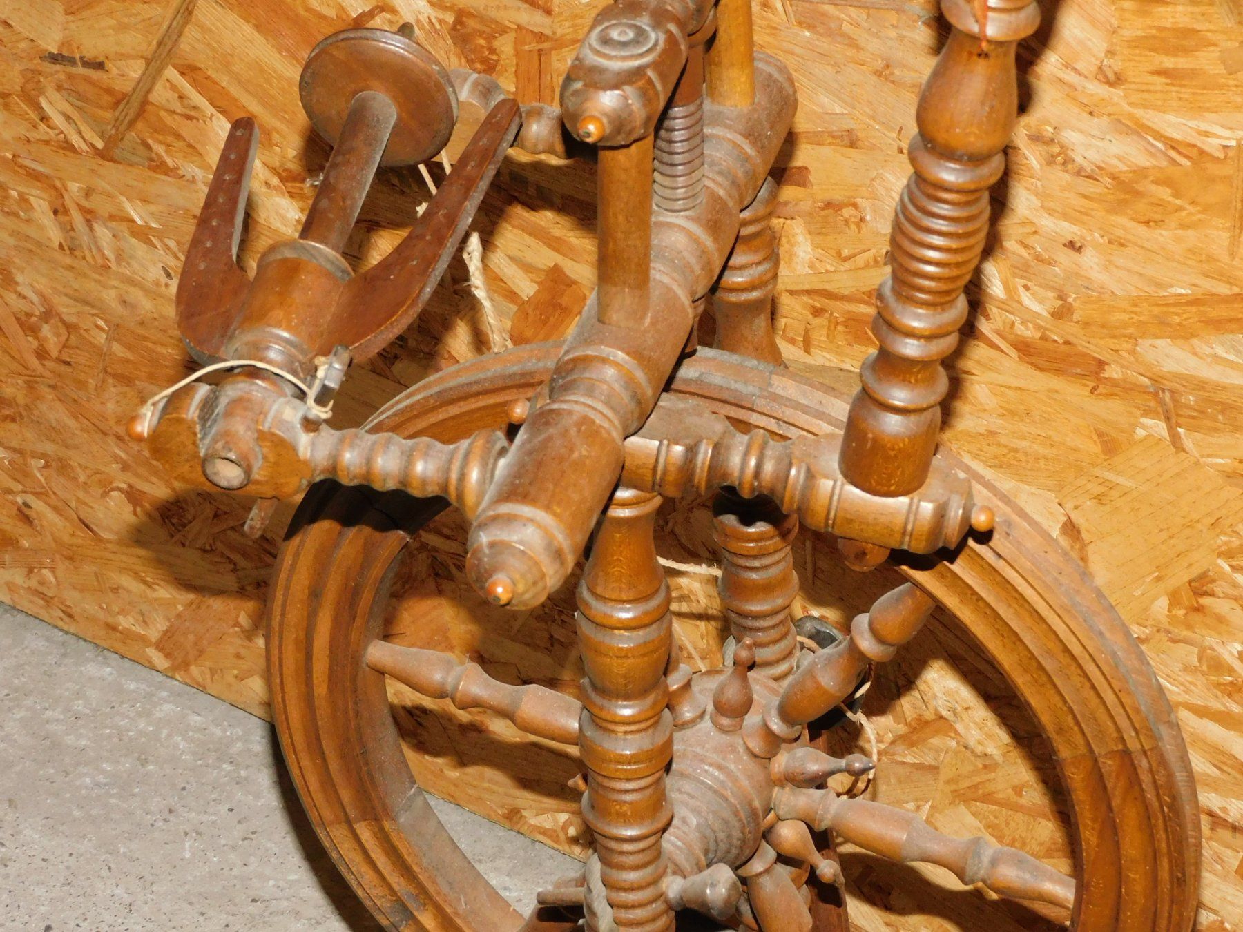 Ruote per filare: Spinnrad altes Holzspinnrad – Usato da Sursee venduto da 76 2