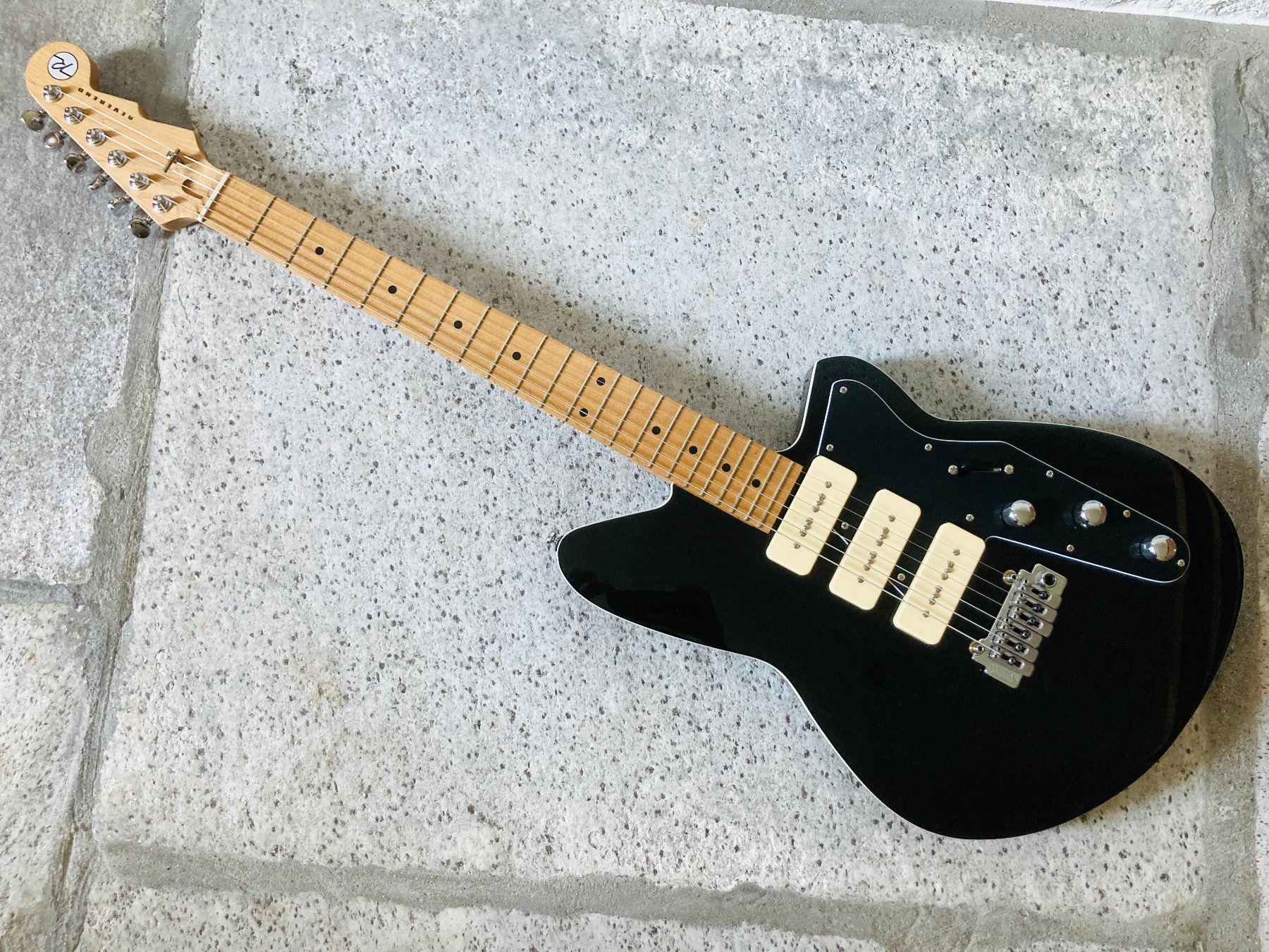 Musikinstrumente: Reverend Jet Stream 390 e-Gitarre in Schwarz – Gebraucht aus Thalwil von phildip 1